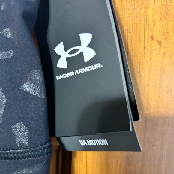 UNDER ARMOUR ATHLETIC WEAR - Picture 3 of 7